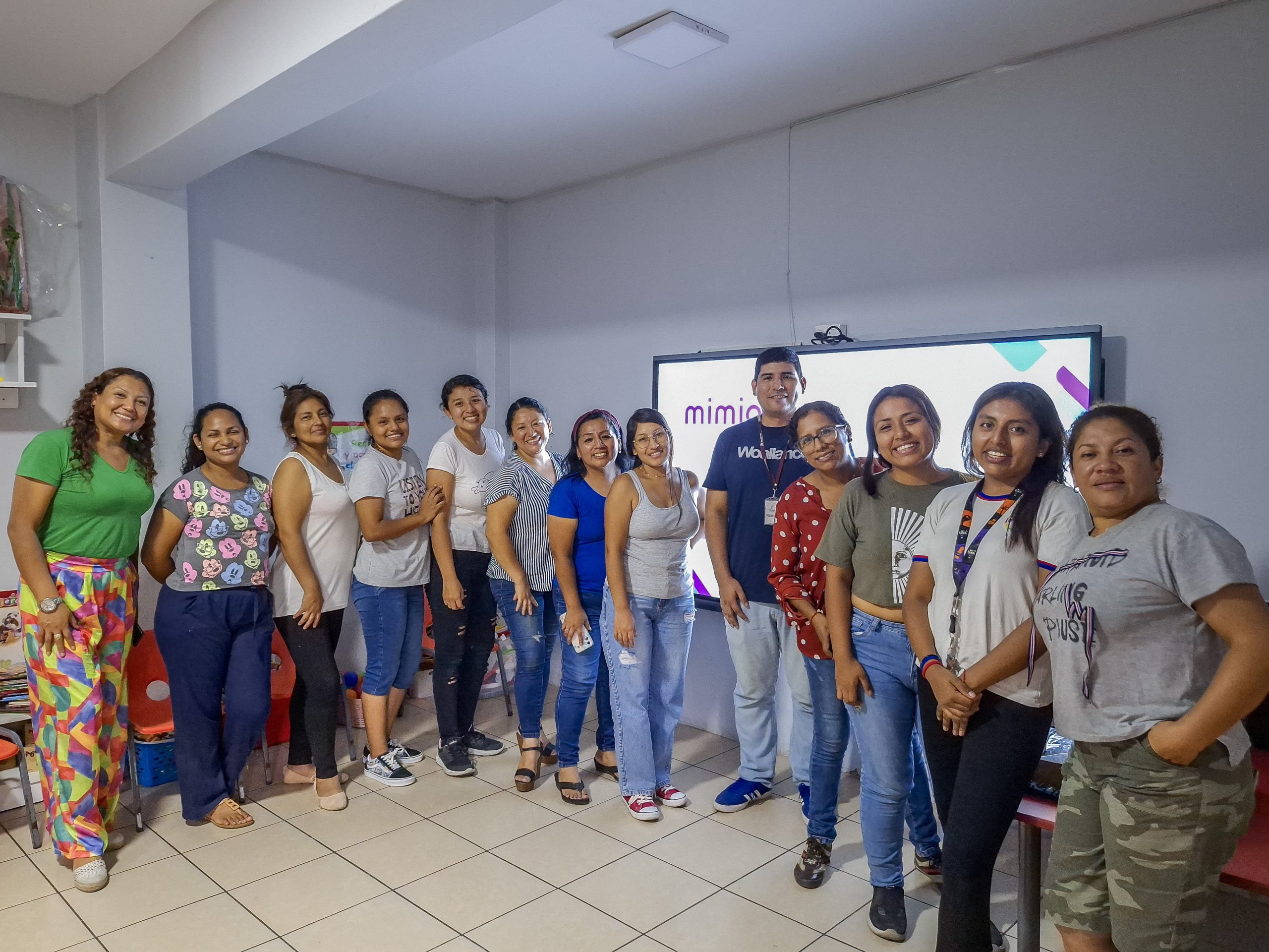 Aprendizaje Interactivo con Pantallas Boxlight Mimio en la Educación Inicial